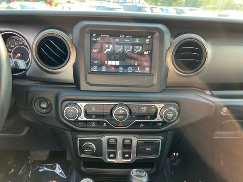 Used 2018 Jeep Wrangler Sport image 13