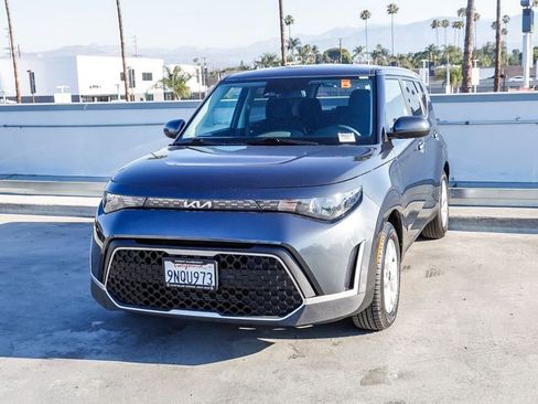 Used 2025 Kia Soul LX w/ LX Technology Package FWD image 4