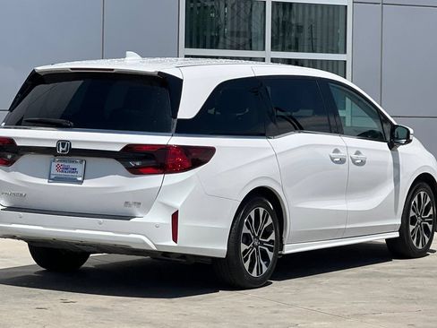 Used 2025 Honda Odyssey Elite image 4