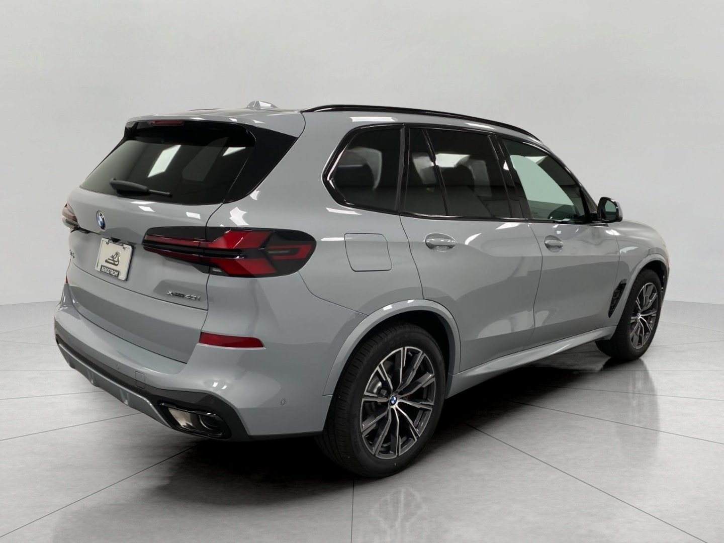 New 2026 BMW X5 xDrive40i w/ M Sport Package AWD/4WD image 3