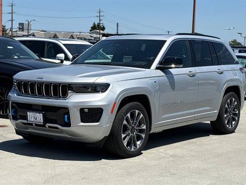 Used 2025 Jeep Grand Cherokee Overland w/ Advanced Protech Group III AWD/4WD image 7