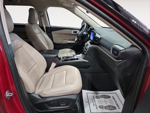 Used 2023 Ford Explorer XLT w/ Equipment Group 202A image 17