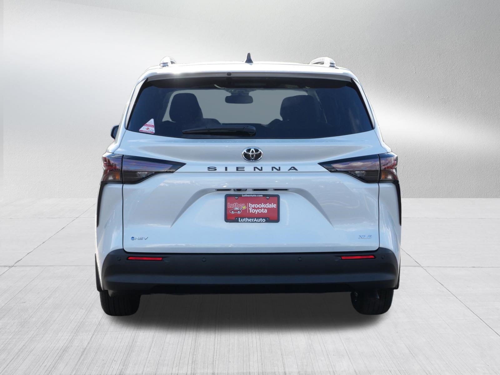 Certified 2026 Toyota Sienna XLE FWD image 6