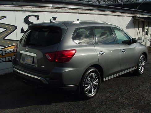 Used 2019 Nissan Pathfinder S image 2