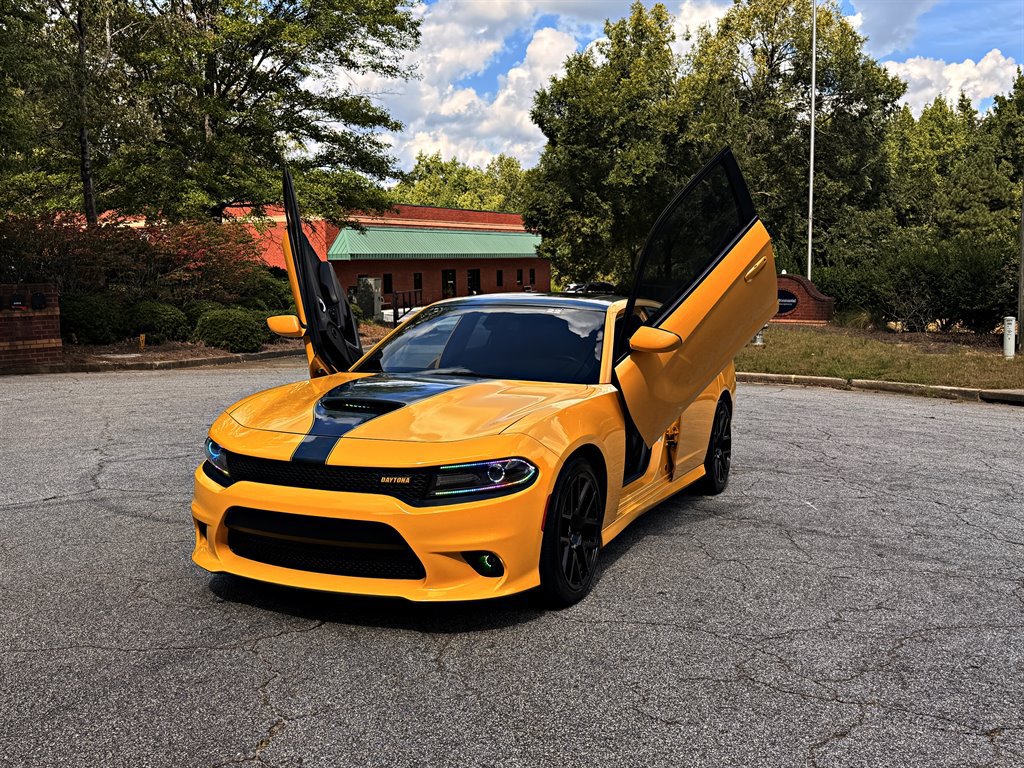 Used 2018 Dodge Charger R/T RWD image 1