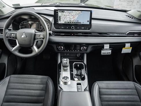 New 2025 Mitsubishi Outlander SE image 20
