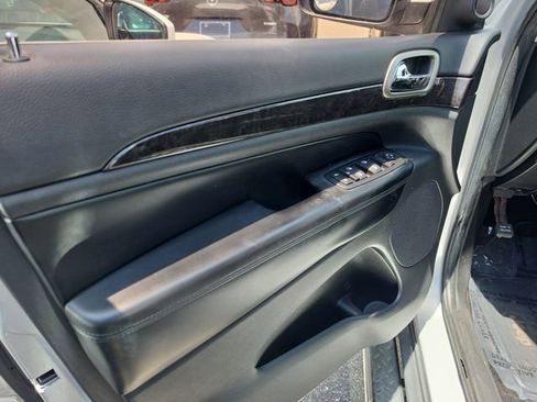 Used 2011 Jeep Grand Cherokee Laredo RWD image 15