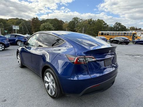 Used 2023 Tesla Model Y Long Range AWD/4WD image 3