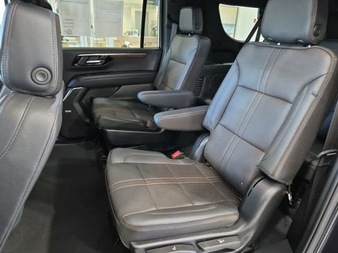 Used 2025 Chevrolet Suburban High Country AWD/4WD image 11