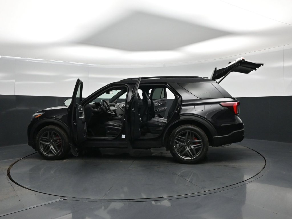 Certified 2026 Ford Explorer ST-Line w/ ST-Line Street Pack AWD/4WD image 31
