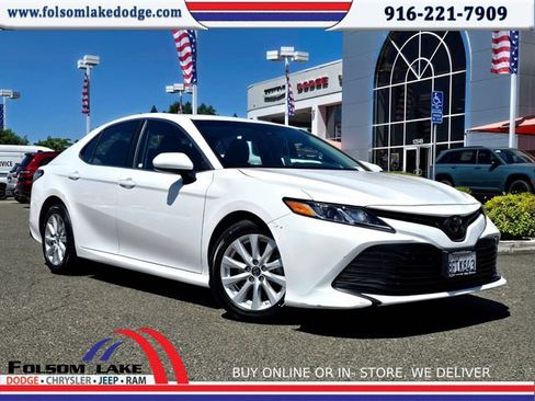 Used 2018 Toyota Camry LE FWD image 1