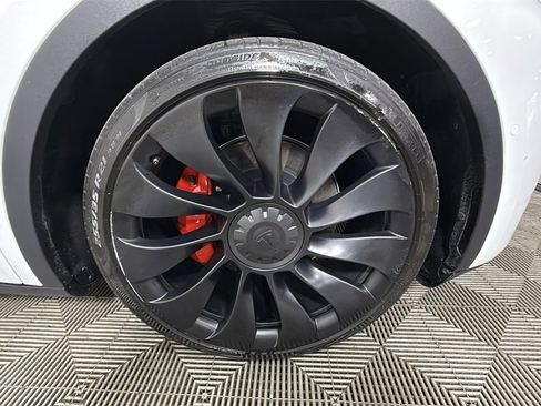 Used 2022 Tesla Model Y Performance image 42