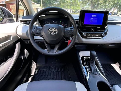 Used 2024 Toyota Corolla LE FWD image 8