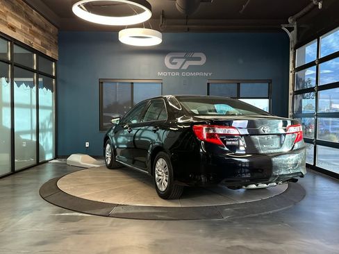 Used 2014 Toyota Camry LE FWD image 5