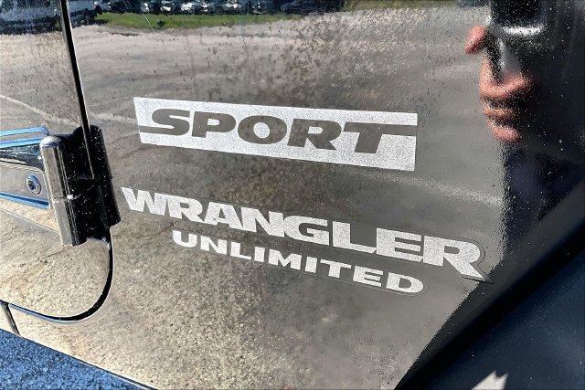 Used 2017 Jeep Wrangler Unlimited Sport w/ Quick Order Package 24S AWD/4WD image 23