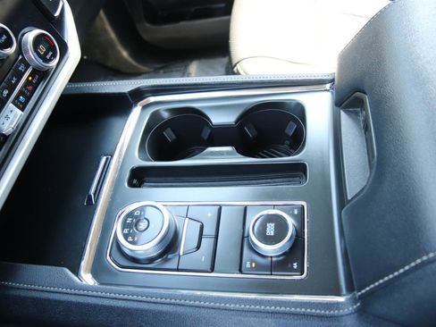 Used 2024 Ford Expedition XLT AWD/4WD image 45