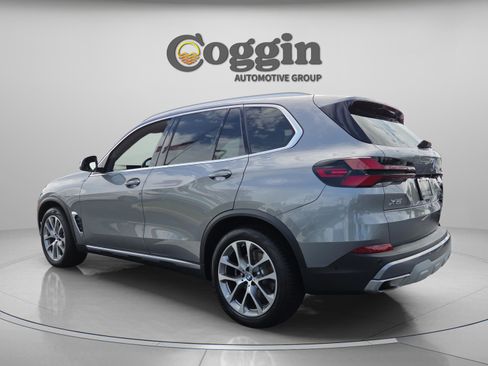 Certified 2024 BMW X5 xDrive40i w/ Premium Package AWD/4WD image 3