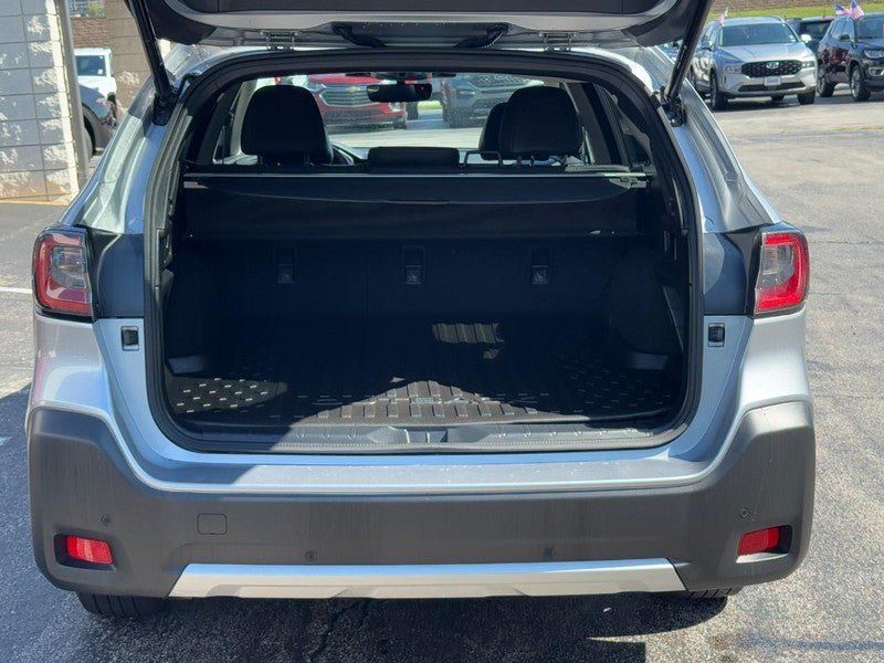 Used 2023 Subaru Outback Limited AWD/4WD image 5