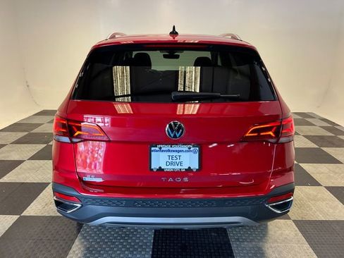 Certified 2023 Volkswagen Taos SE w/ Panoramic Sunroof Package FWD image 4