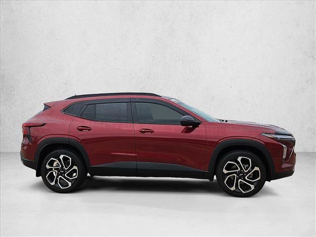 Used 2024 Chevrolet Trax RS w/ Sunroof Package FWD image 4