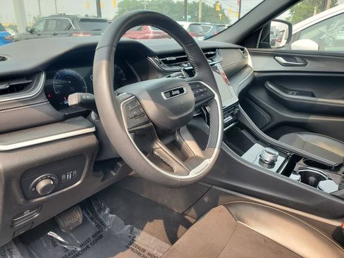 Used 2023 Jeep Grand Cherokee L Laredo AWD/4WD image 11
