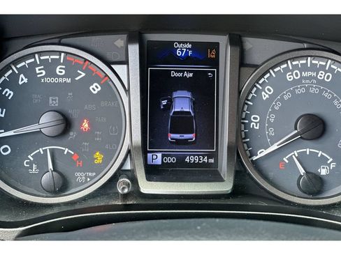 Used 2020 Toyota Tacoma TRD Off-Road w/ TRD Premium Off Road Package AWD/4WD image 30