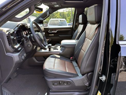 Used 2024 Chevrolet Silverado 1500 High Country w/ Technology Package AWD/4WD image 12