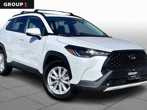 Used 2023 Toyota Corolla Cross LE w/ Moonroof Package image 3