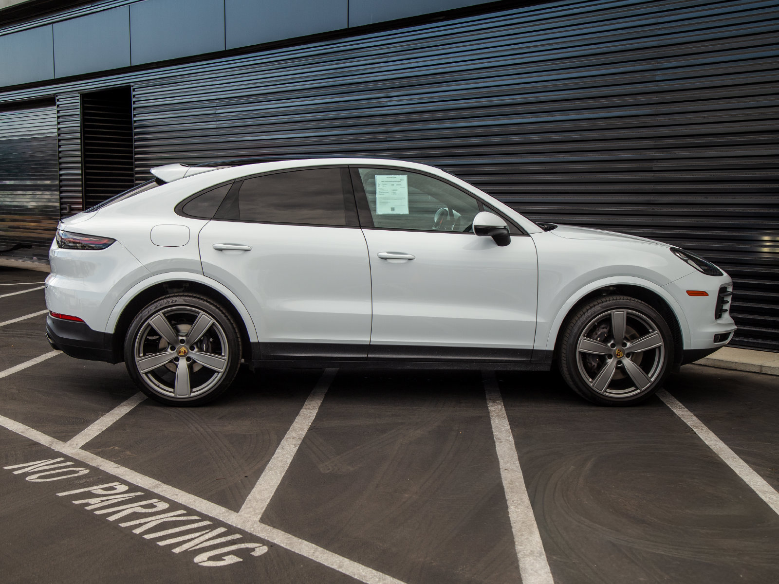 Certified 2023 Porsche Cayenne Platinum Edition AWD/4WD image 8