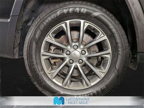 Used 2020 Jeep Cherokee Latitude Plus image 31