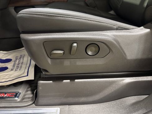 Used 2024 GMC Sierra 3500 SLT w/ SLT Convenience Package image 20