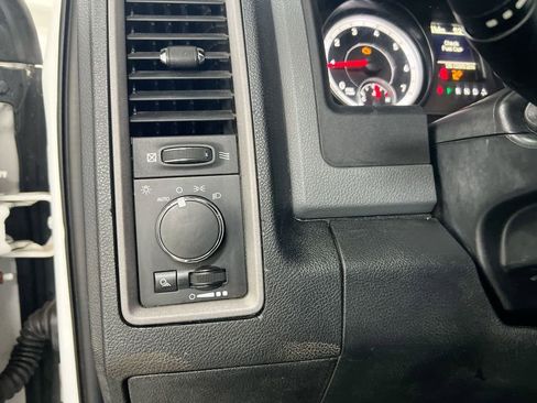 Used 2014 RAM 2500 Tradesman w/ Chrome Appearance Group image 17