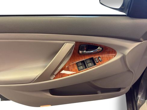 Used 2010 Toyota Camry Hybrid image 14