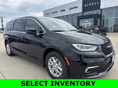 New 2026 Chrysler Pacifica Select