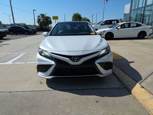 Used 2021 Toyota Camry XSE w/ Navigation Package image 9