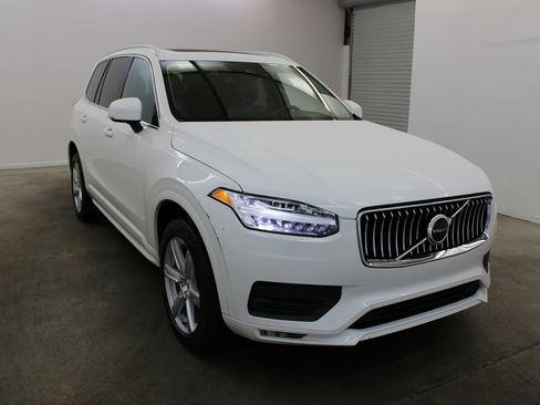 Used 2022 Volvo XC90 T5 Momentum FWD image 6