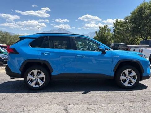 Used 2021 Toyota RAV4 XLE Premium AWD/4WD image 6