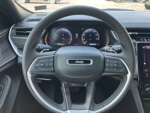 Used 2025 Jeep Grand Cherokee Limited AWD/4WD image 13