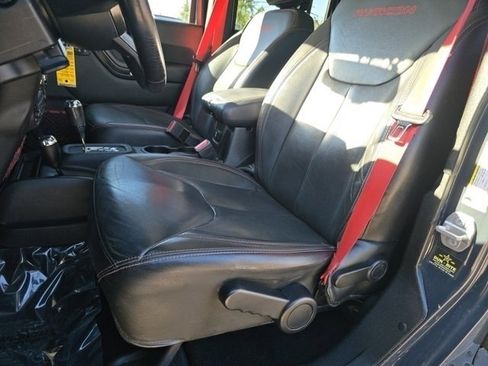 Used 2017 Jeep Wrangler Unlimited Rubicon image 4