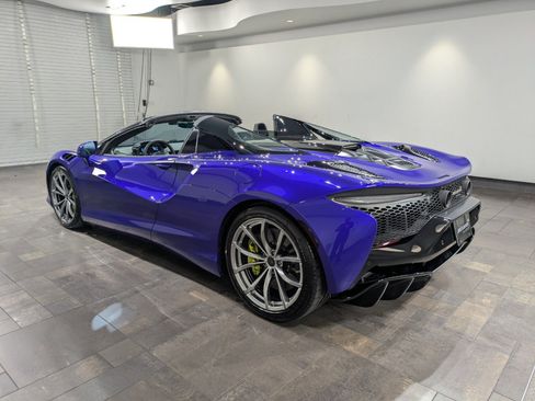 Used 2025 McLaren Artura Spider image 4