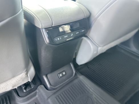 Used 2021 Toyota Highlander XLE AWD/4WD image 32