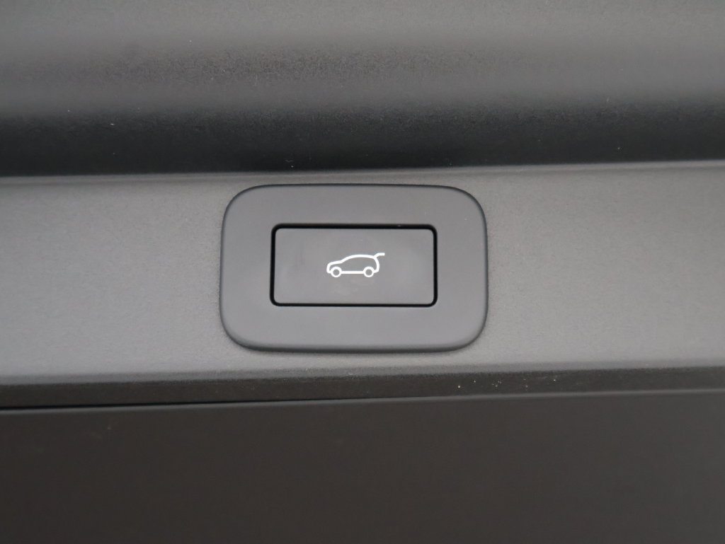Used 2026 Land Rover Range Rover SE AWD/4WD image 16