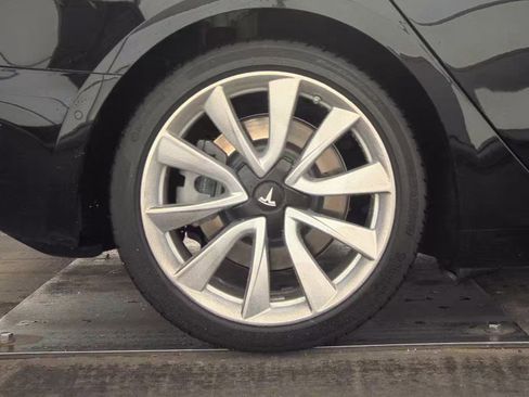 Used 2018 Tesla Model 3 Long Range image 12