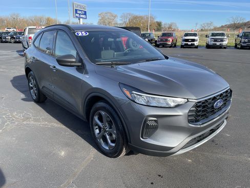 Used 2025 Ford Escape ST-Line w/ Equipment Group 301A image 9