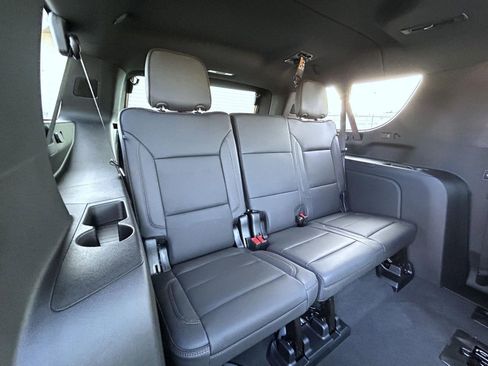 New 2026 Chevrolet Suburban High Country image 19