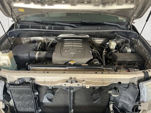 Used 2008 Toyota Tundra 4x4 CrewMax w/ Tow Pkg image 9