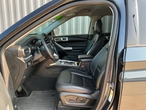 Used 2024 Ford Explorer XLT w/ Equipment Group 202A AWD/4WD image 9