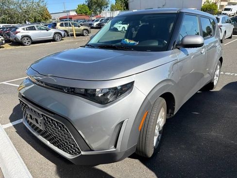 Used 2025 Kia Soul LX w/ LX Technology Package FWD image 1