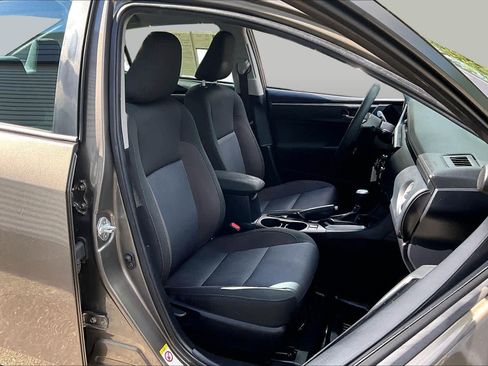 Used 2018 Toyota Corolla LE FWD image 8