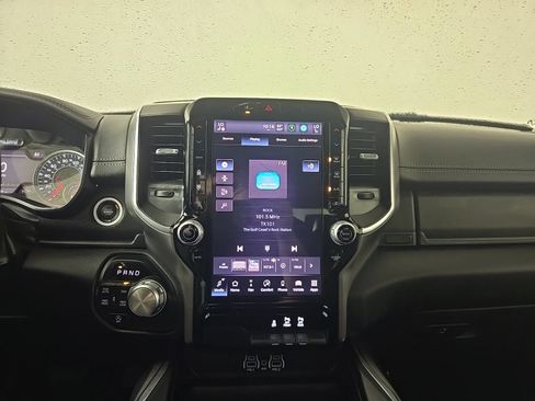 Used 2025 RAM 1500 Laramie AWD/4WD image 7